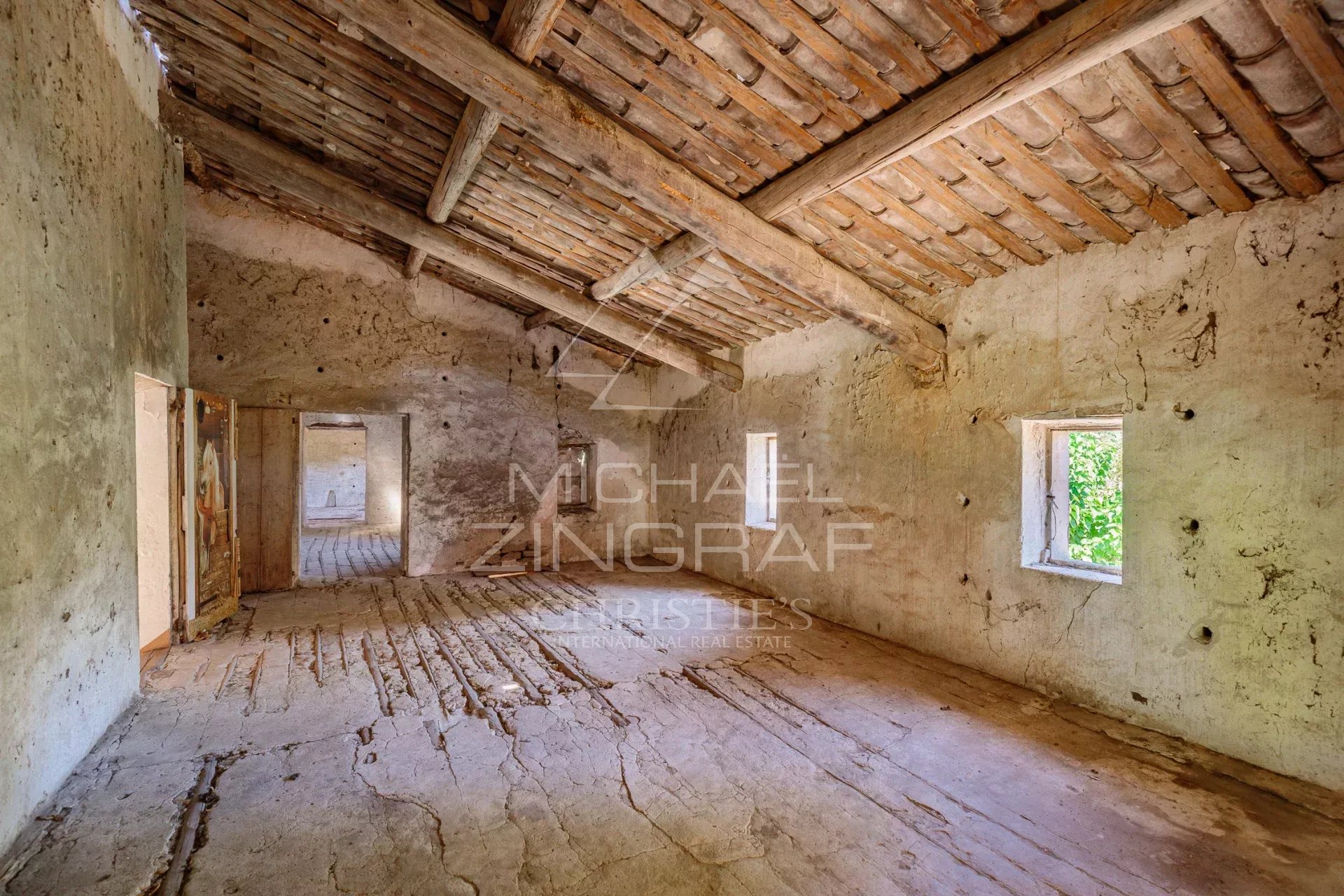 Rare : mas XVIIIe authentique à rénover avec panorama sur le Luberon