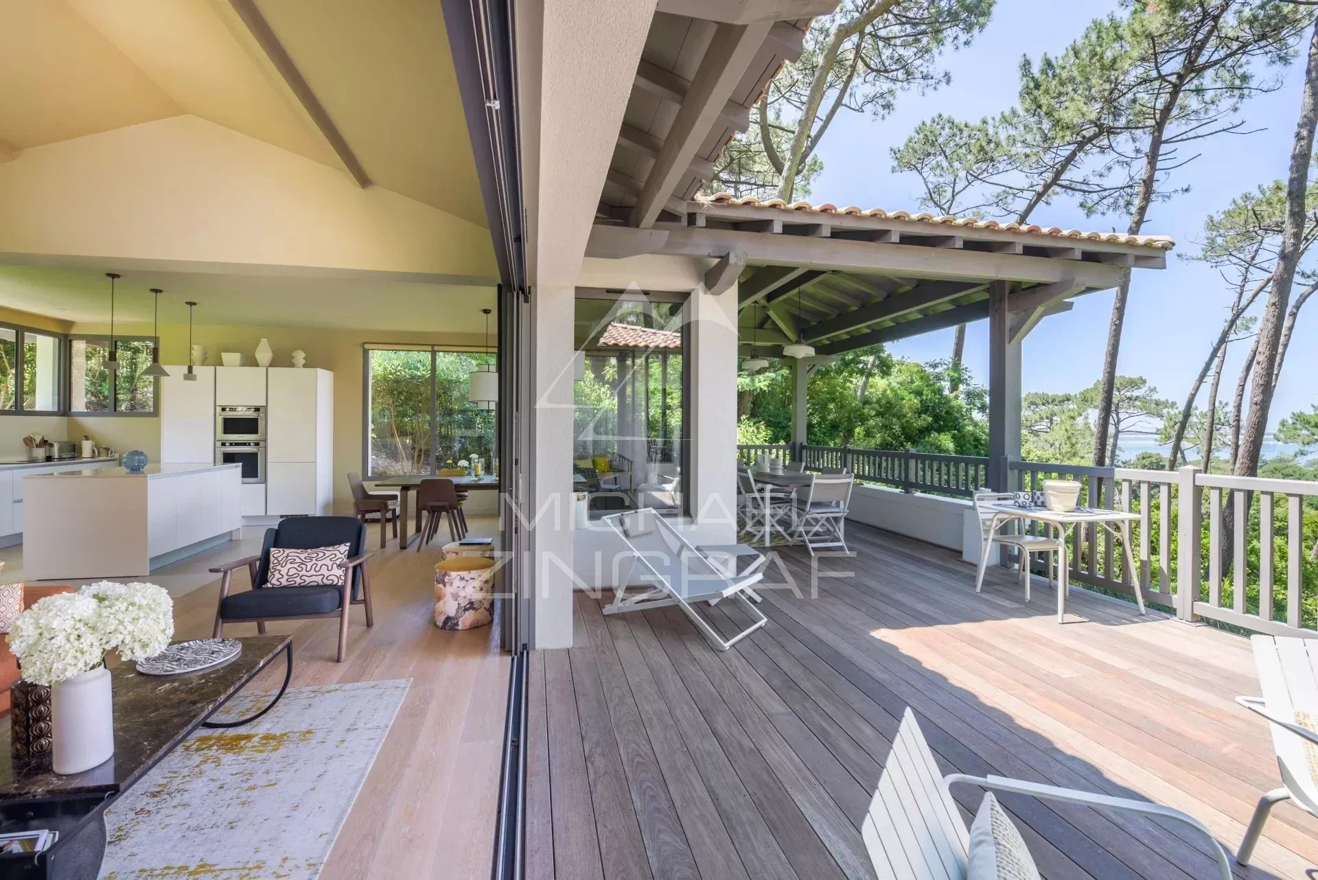 VILLA DAS OBSERVATORIUM MIT MEERBLICK PYLA AUF DEM MEER