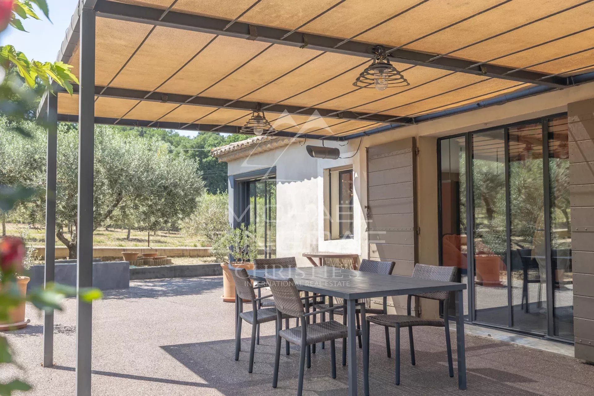 Oppède - Belle maison de hameau aux vues exceptionnelles et à deux pas des commerces