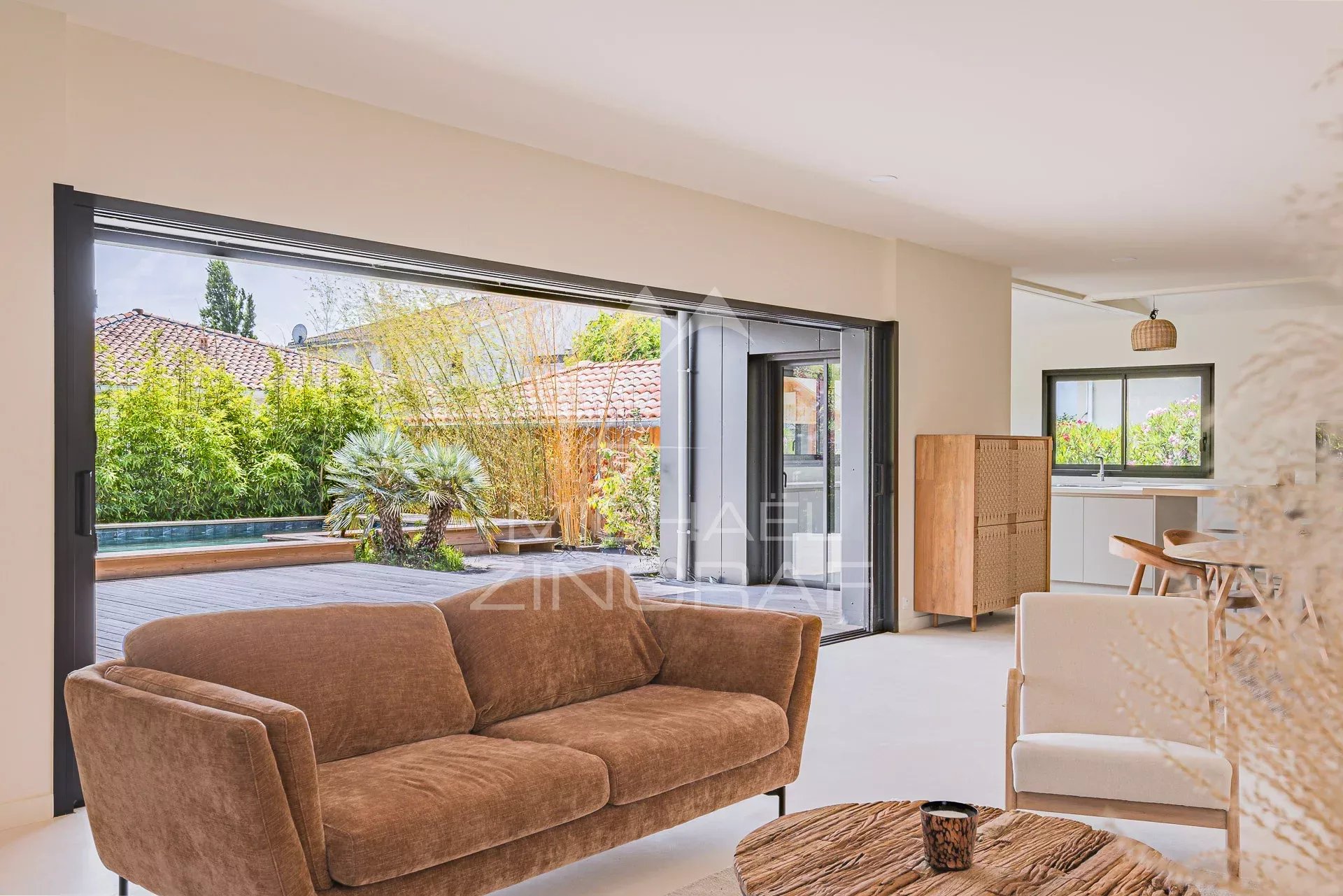 Hyper centre - House with 4 suites and swimming pool