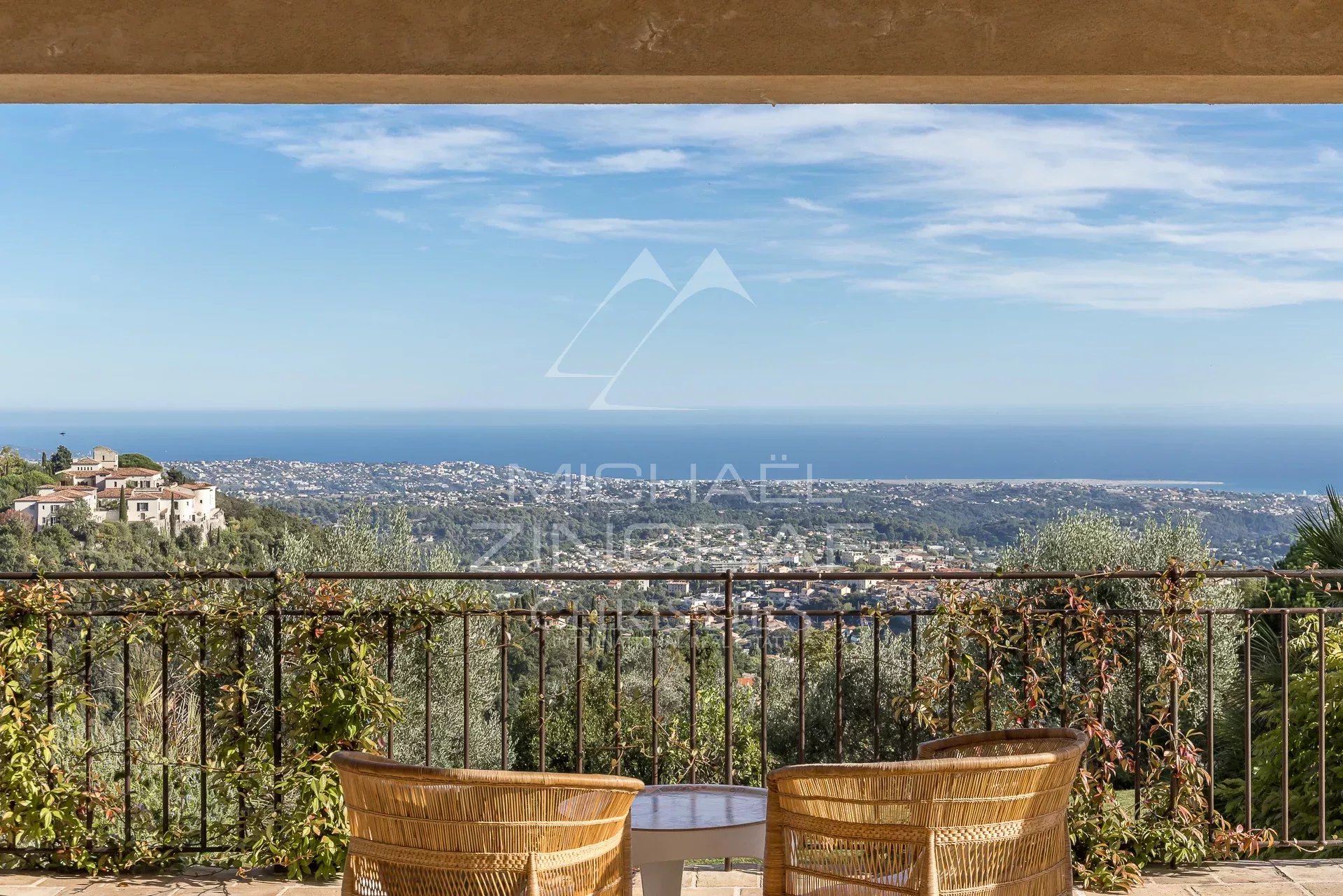 Proche Saint-Paul-de-Vence – Villa d’exception à Vence avec vue panoramique mer et collines – 5 chambres