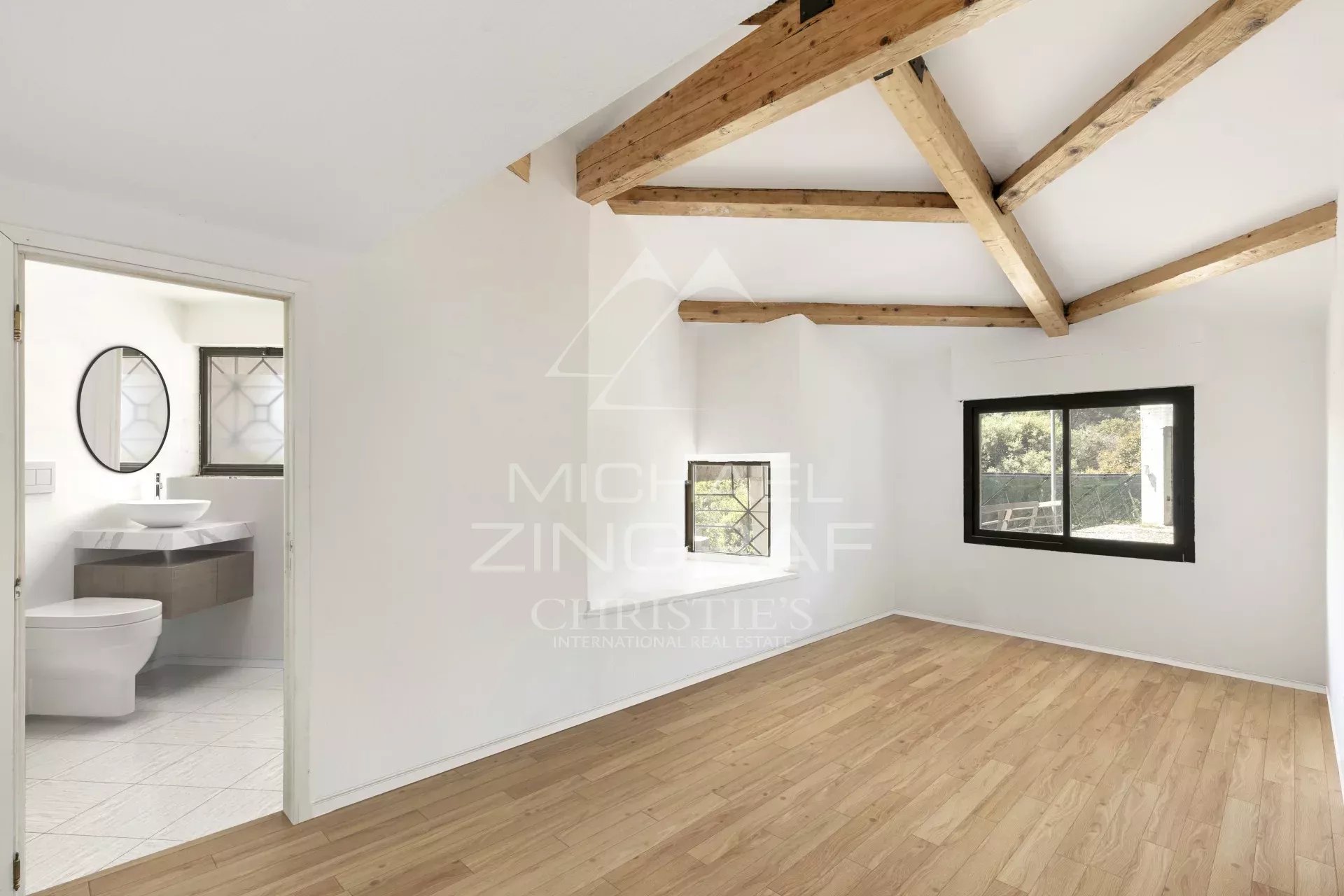 Biot : Charmante villa à rénover avec vue dégagée