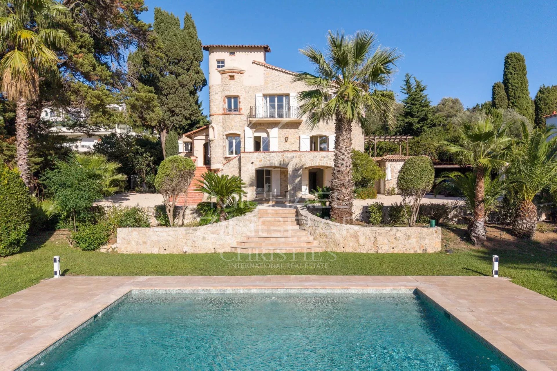 West Side | Exceptional Property with Sea View