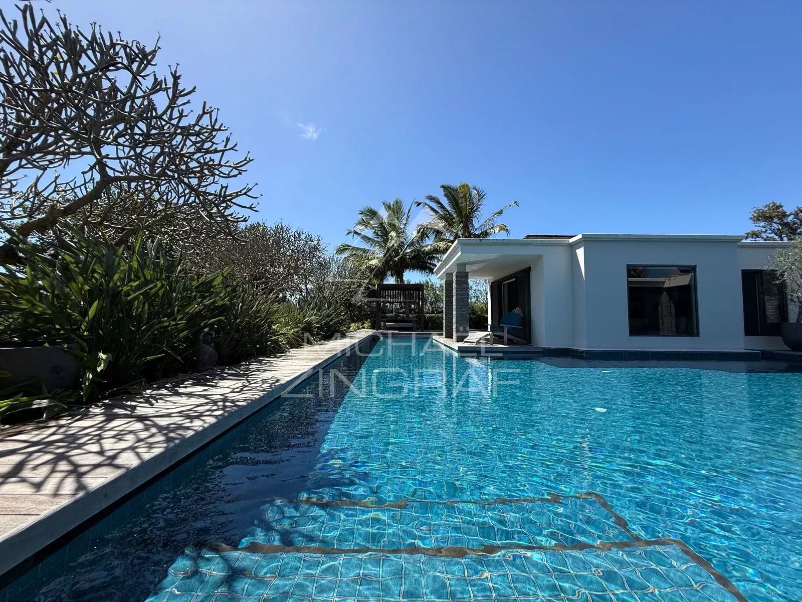 Villa d’Exception au Bord d’un Barachois à Calodyne