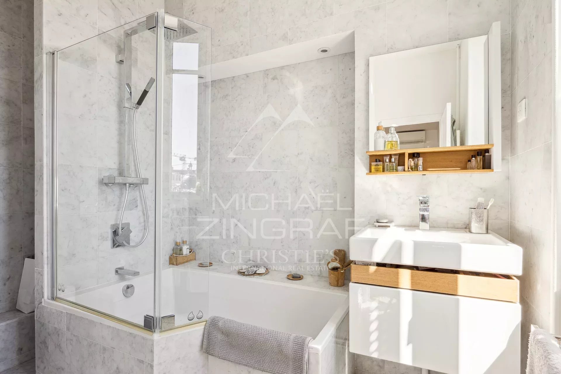 CARRÉ D'OR – 4/5 ROOMS – TOP FLOOR – NICE