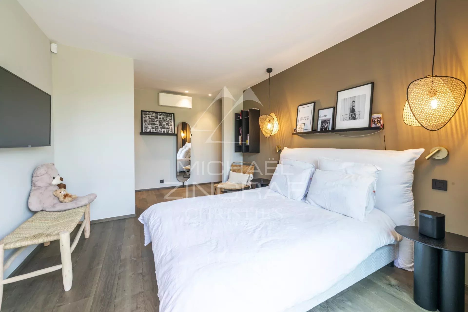 In der Nähe von Cannes – Hervorragende Villa mit Charme und moderner Ausstattung – 5/6 Schlafzimmer