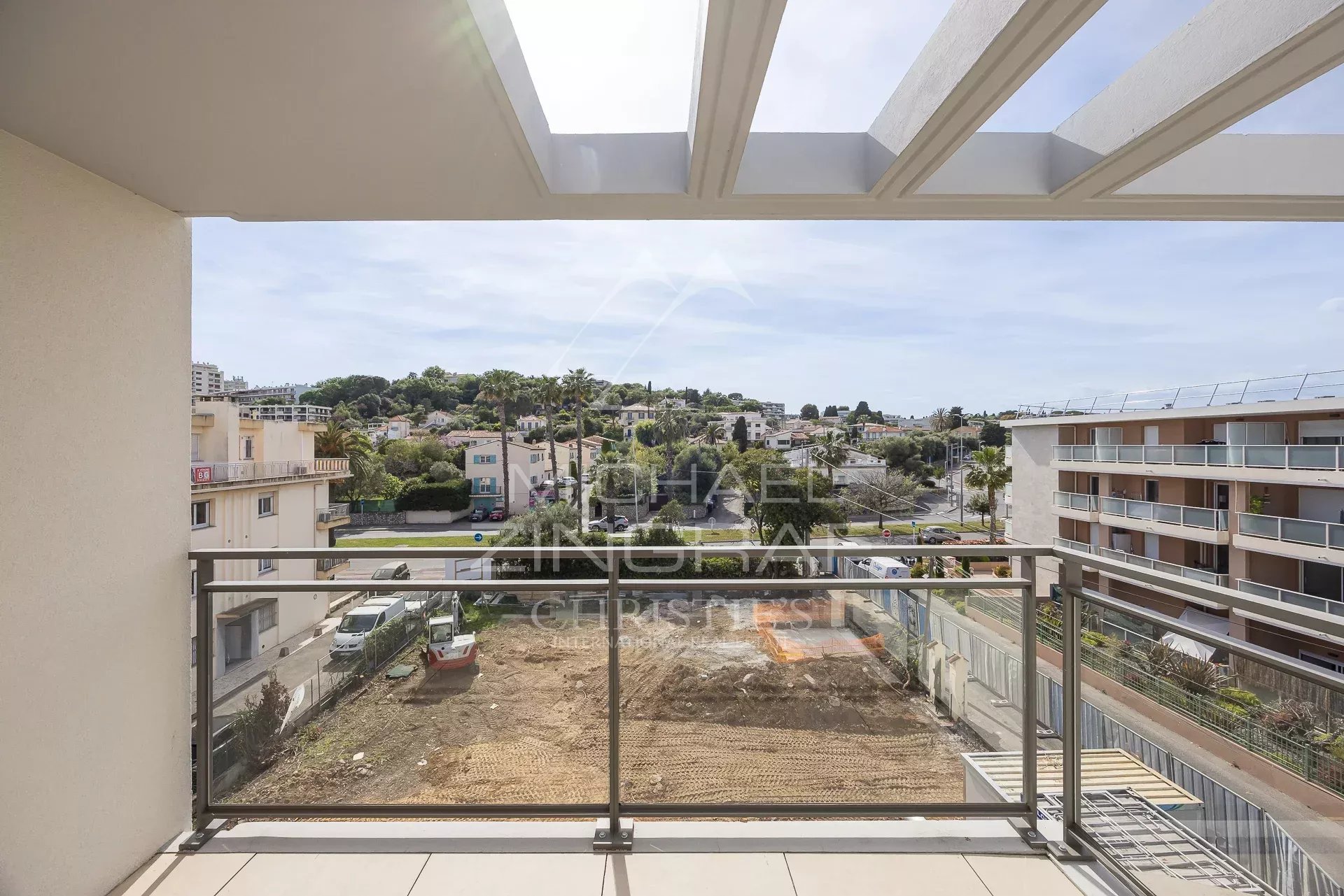 ANTIBES – BIEN D’EXCEPTION – DUPLEX LUMINEUX – TERRASSES – RÉSIDENCE RECENTE