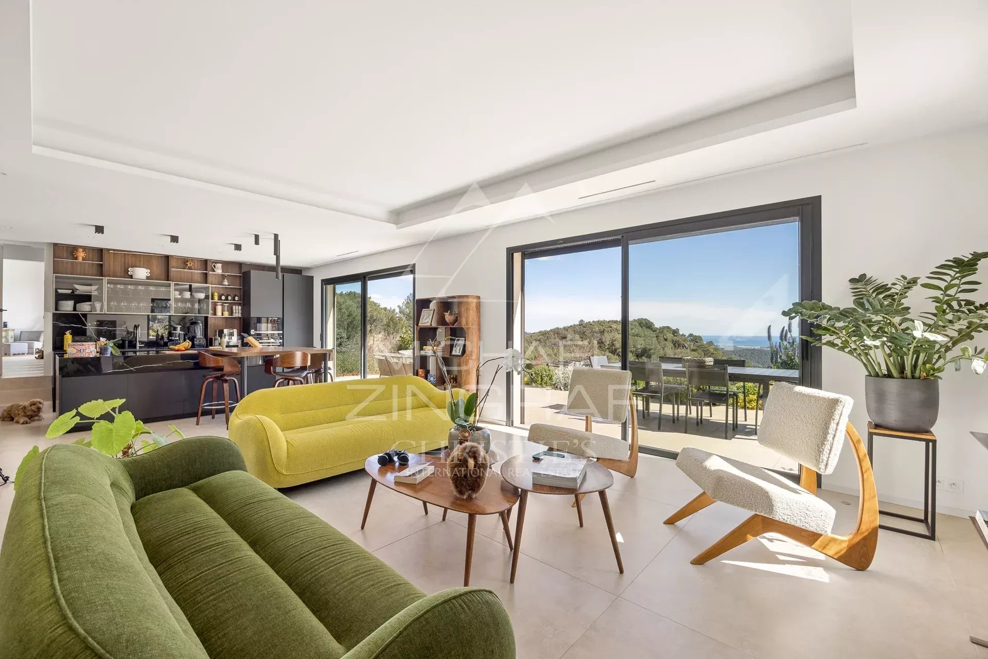 Tourrettes-sur-Loup : Propriété provençale moderne ave vue panoramique sur la mer et les collines