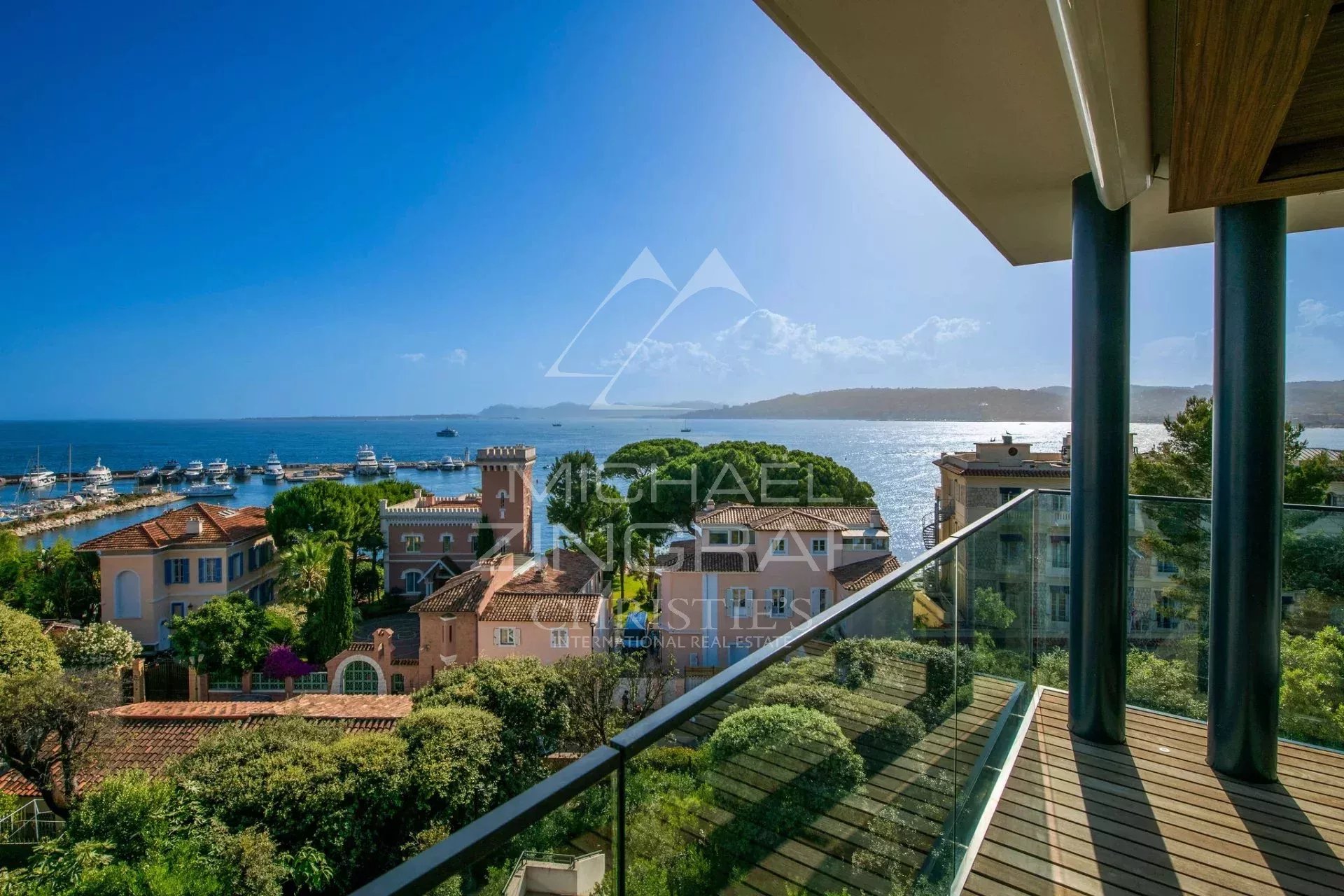 CAP D’ANTIBES – Appartement au dernier étage avec vue mer panoramique