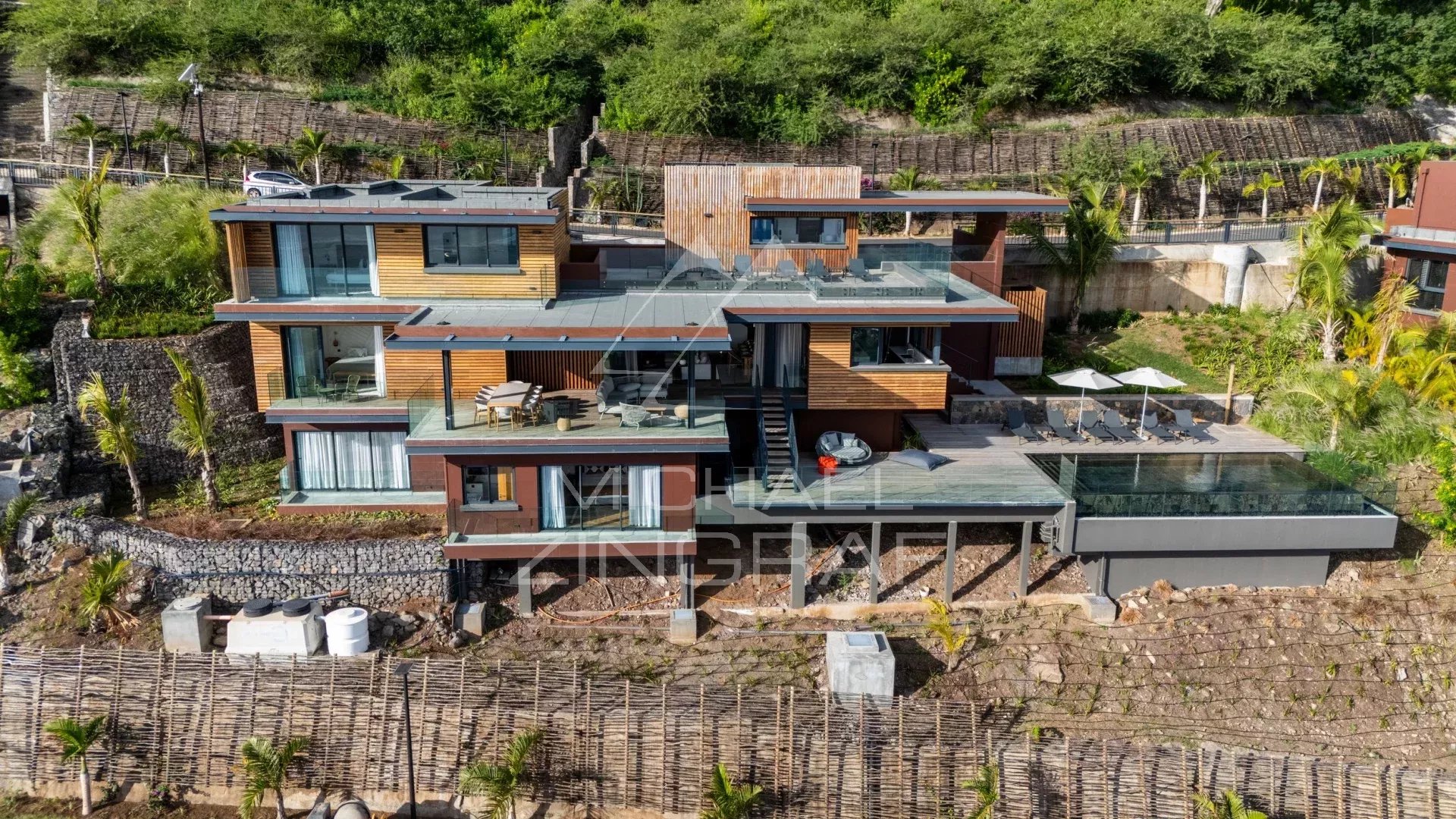 Puppen 5 -Bedroom Villa - Black Riviere