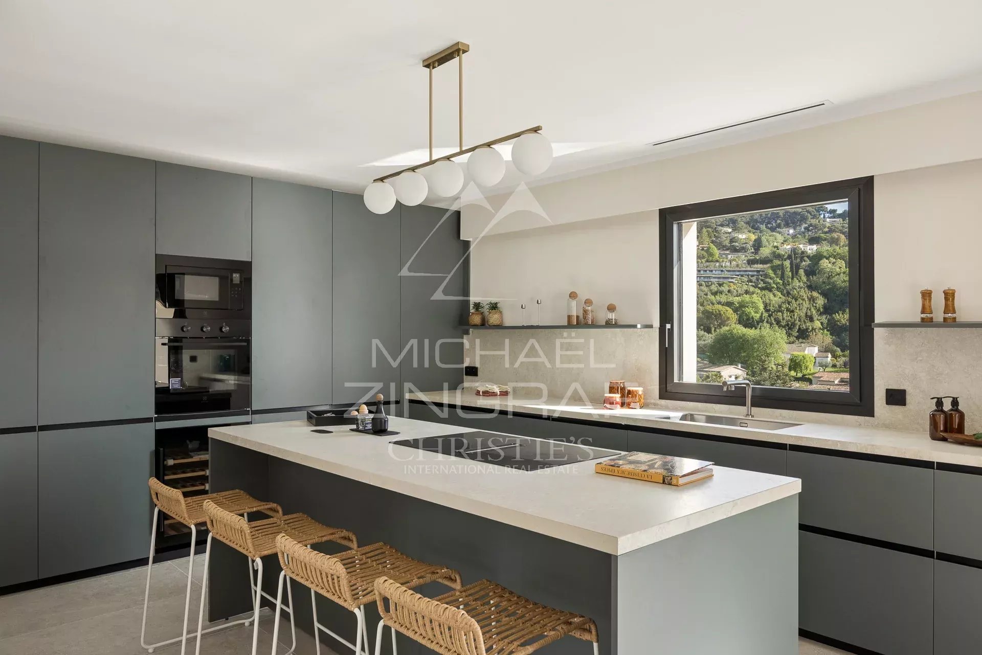 Vollständig renovierte Villa mit Panoramablick auf Saint-Paul de Vence