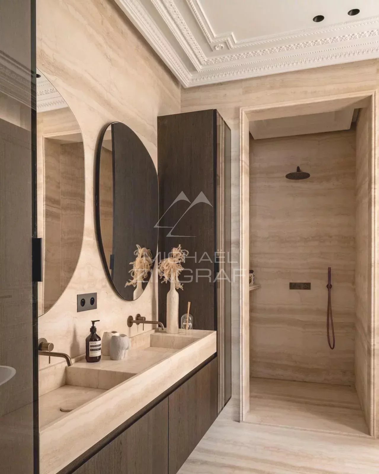 A vendre - Appartement 3 Suites - Paris 8eme - Triangle d'Or - Clim - Refait à neuf