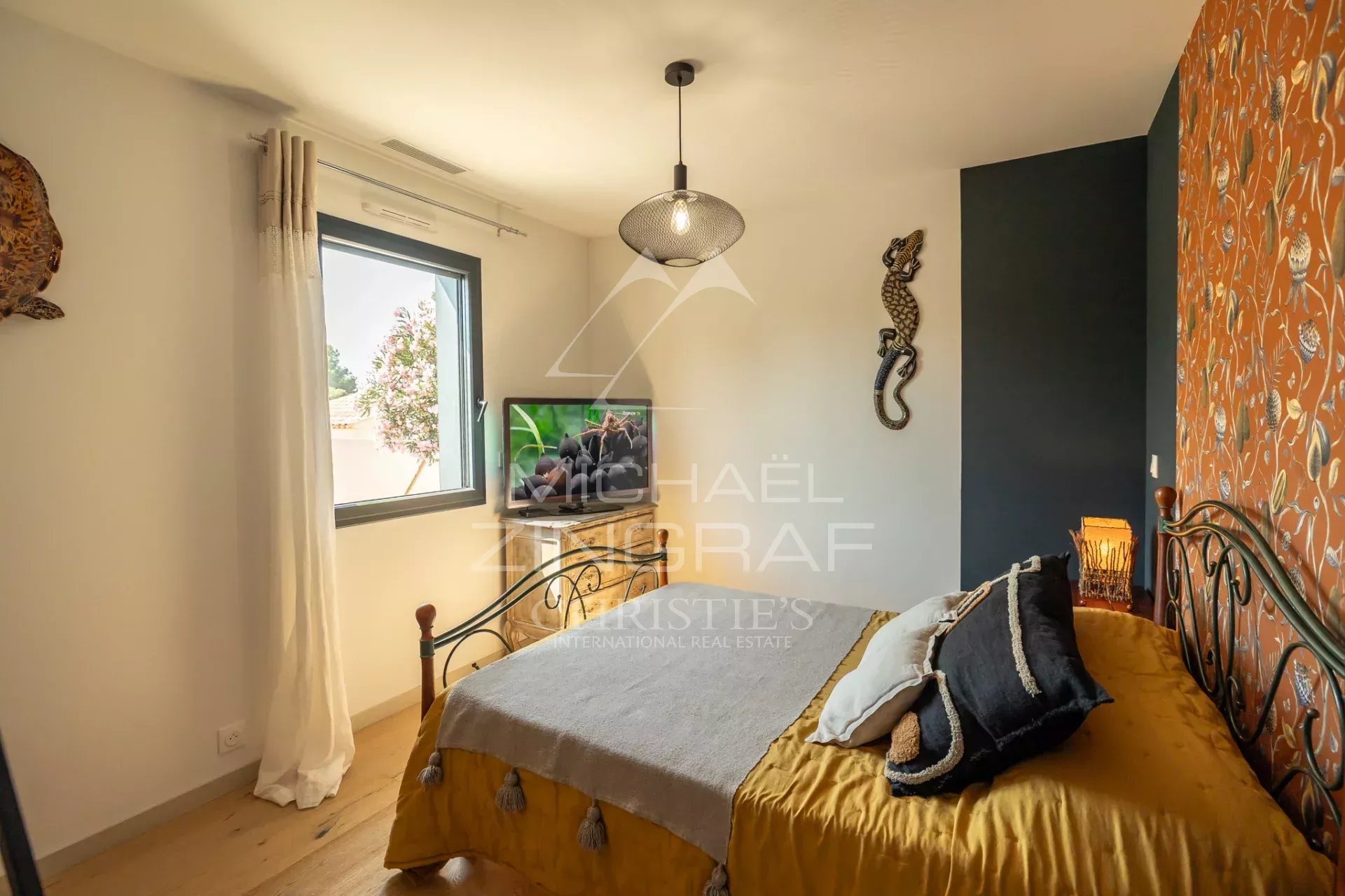 Zeitgenössisches Anwesen