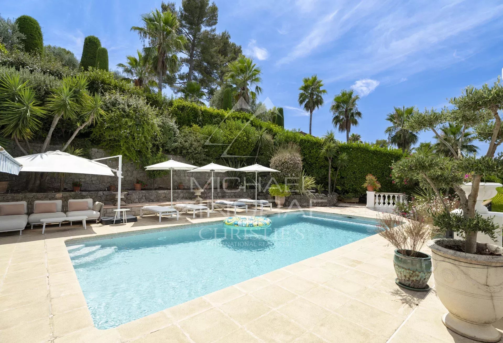 Joint  sale agent : Villa in an elevated position in Mougins