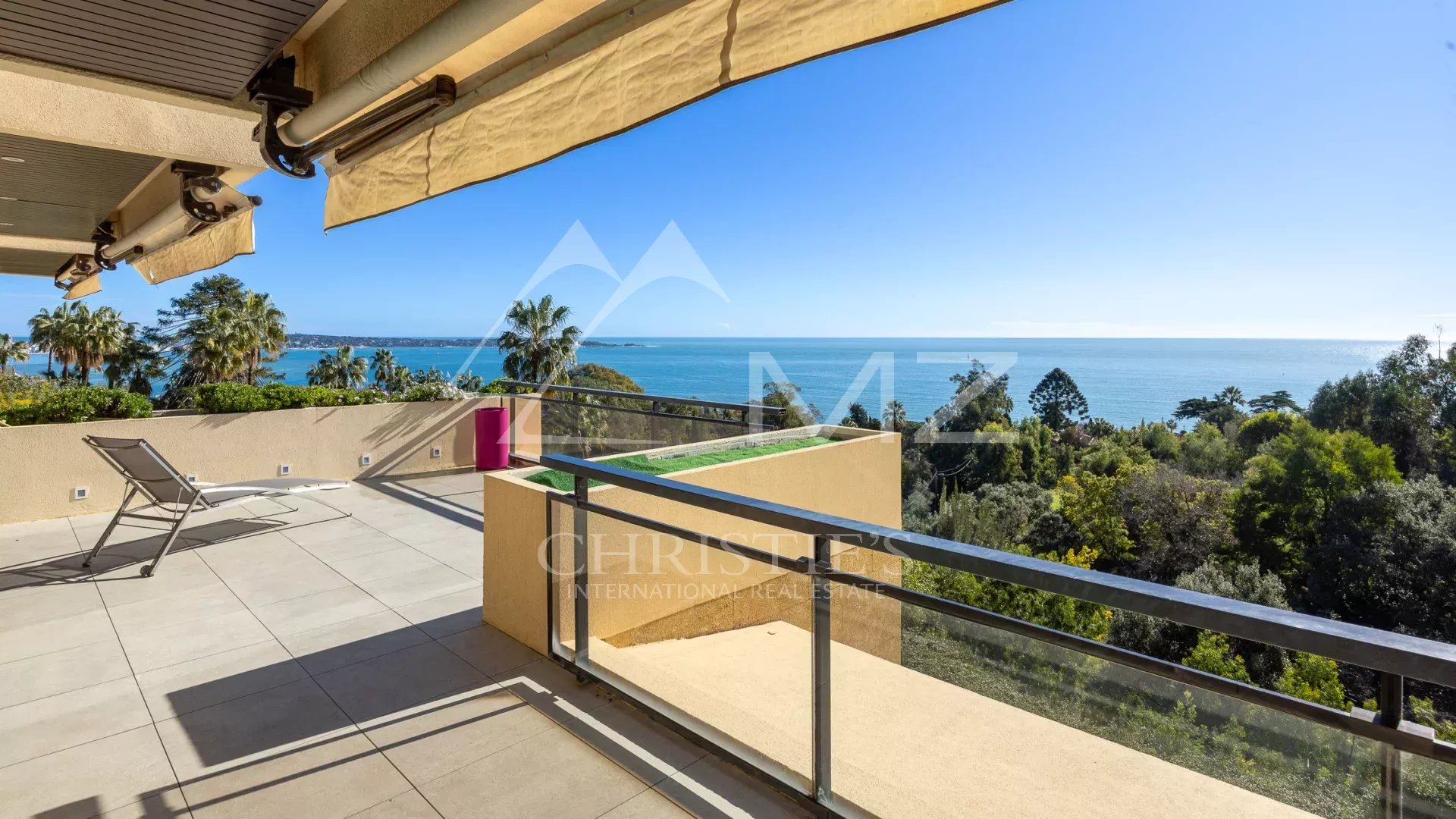 Außergewöhnliches 7-Zimmer-Duplex mit Panoramablick aufs Meer