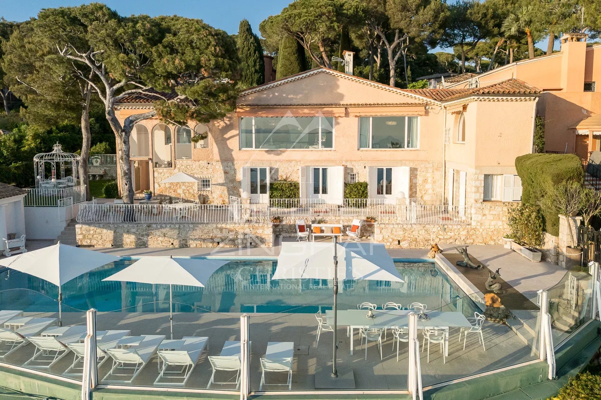 Villa Provençale de Prestige avec Vue Panoramique à Couper le Souffle
