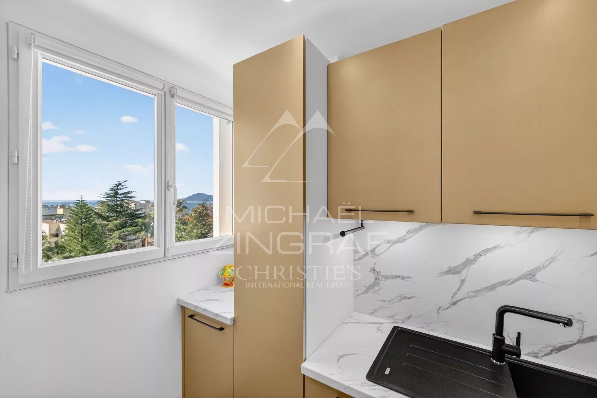 Cannes - Basse Californie - Superbe 3 pièces rénové avec vue mer panoramique