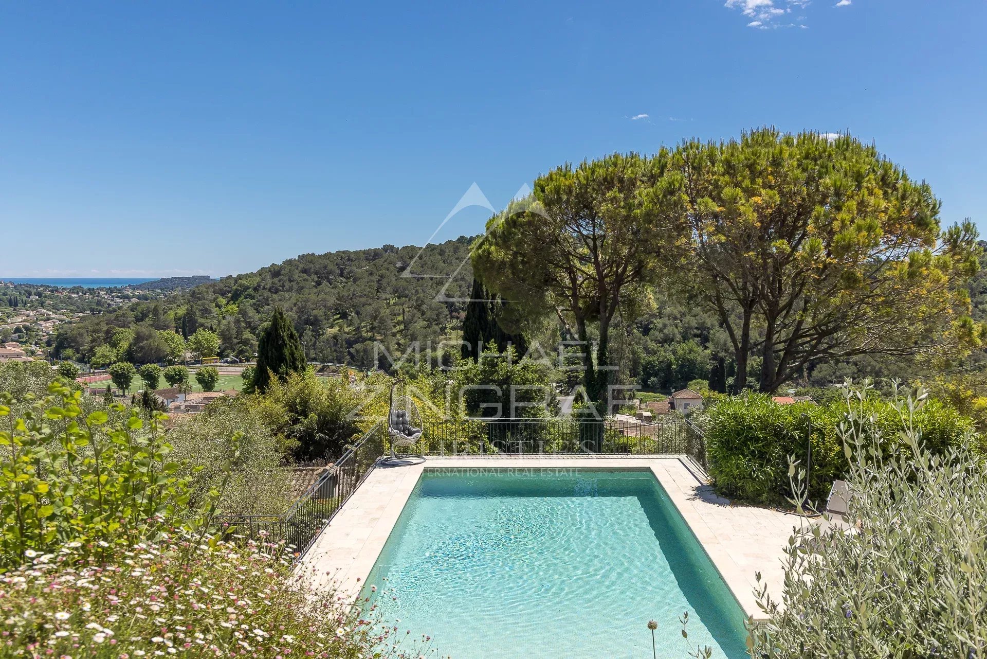 La Colle-sur-Loup : Villa provençale avec vue mer