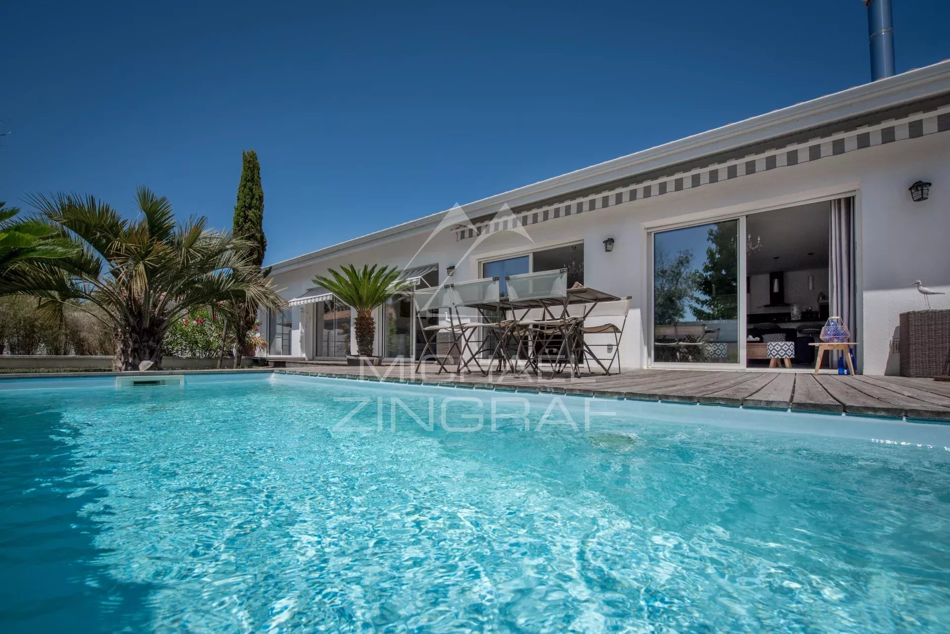 Maison contemporaine rénovée et de plain-pied, La Hume