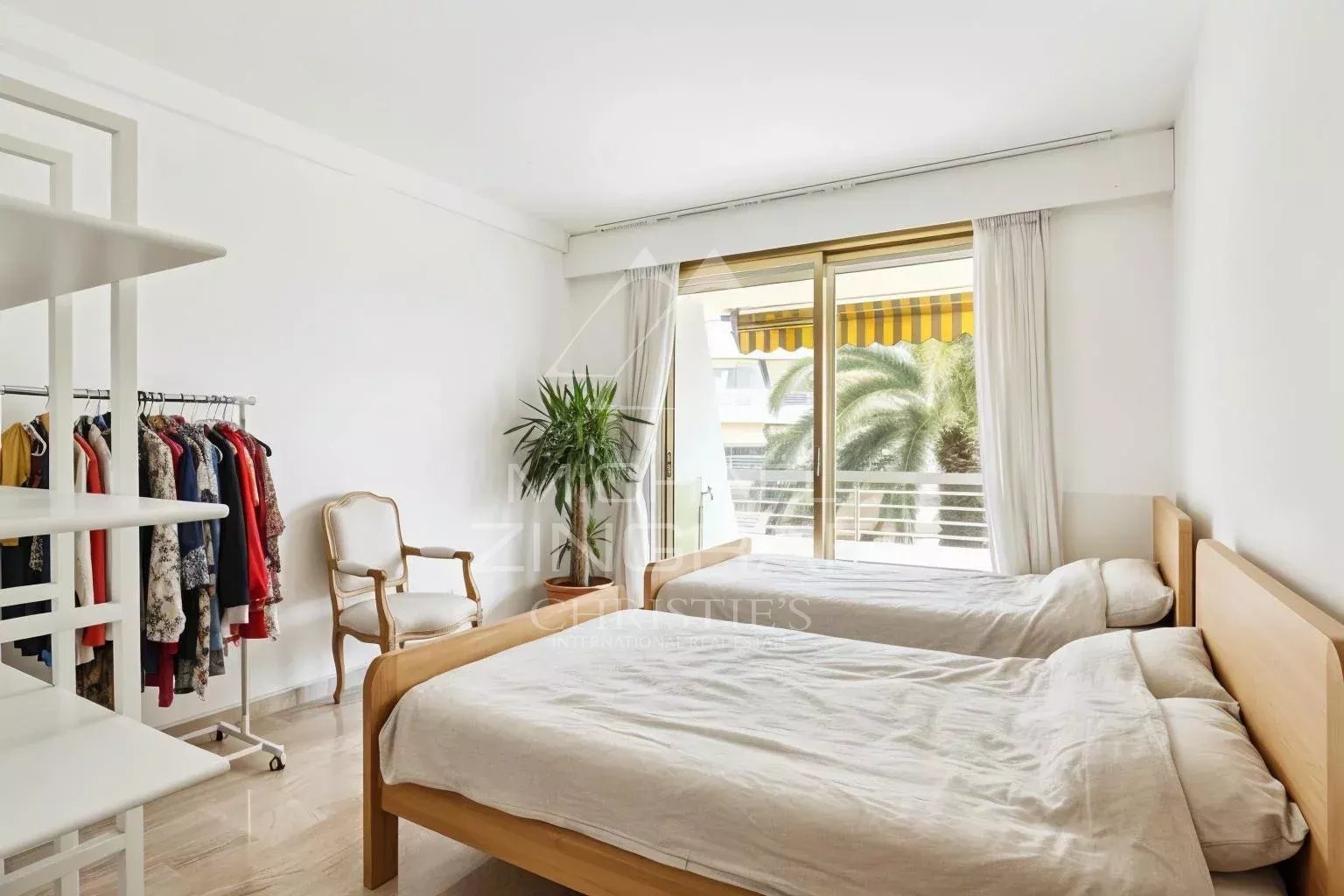 Cap d’Antibes – Spacieux 4 pièces avec terrasse, piscine et garage