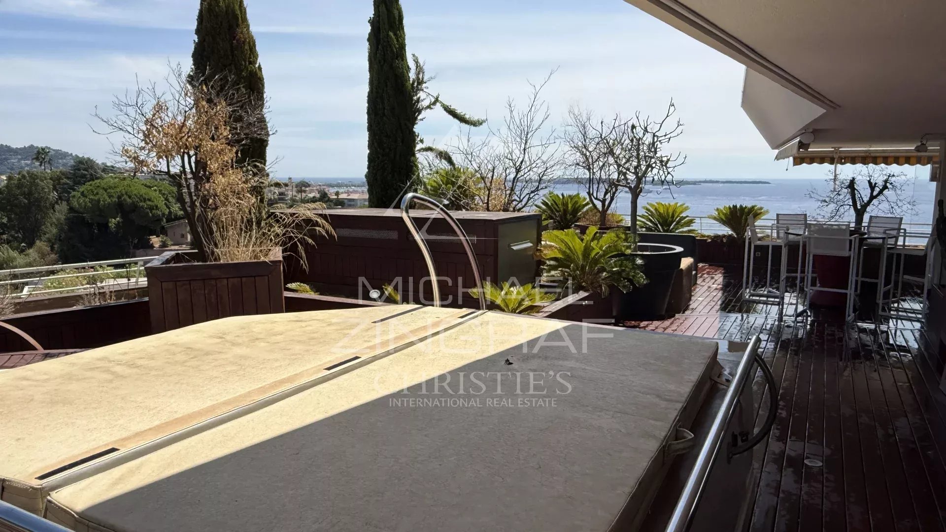CANNES, CROIX DES GARDES – PANORAMABLICK AUF DAS MEER