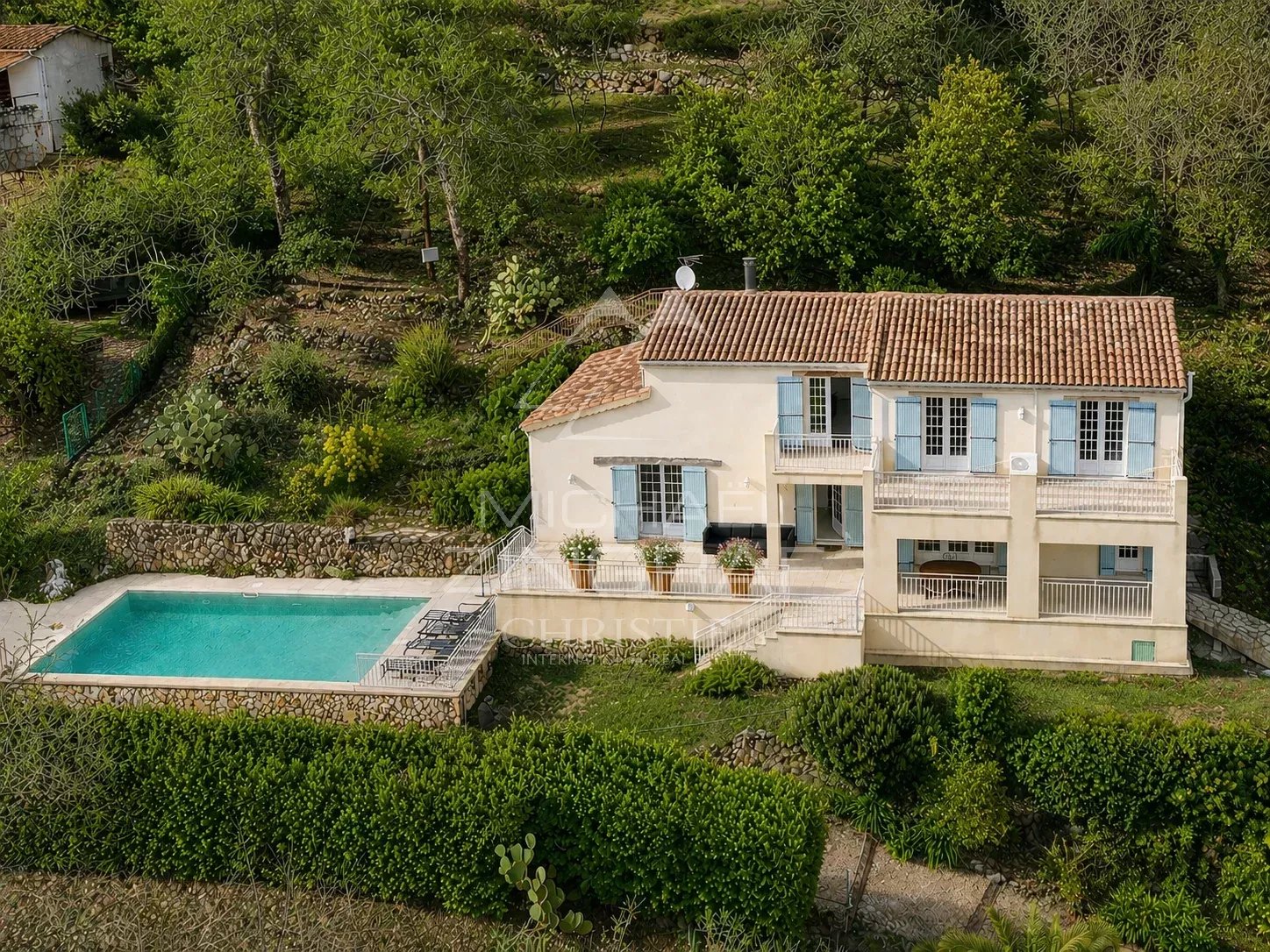 Tourrettes-sur-Loup : Villa au calme avec vue dégagée à proximité du village