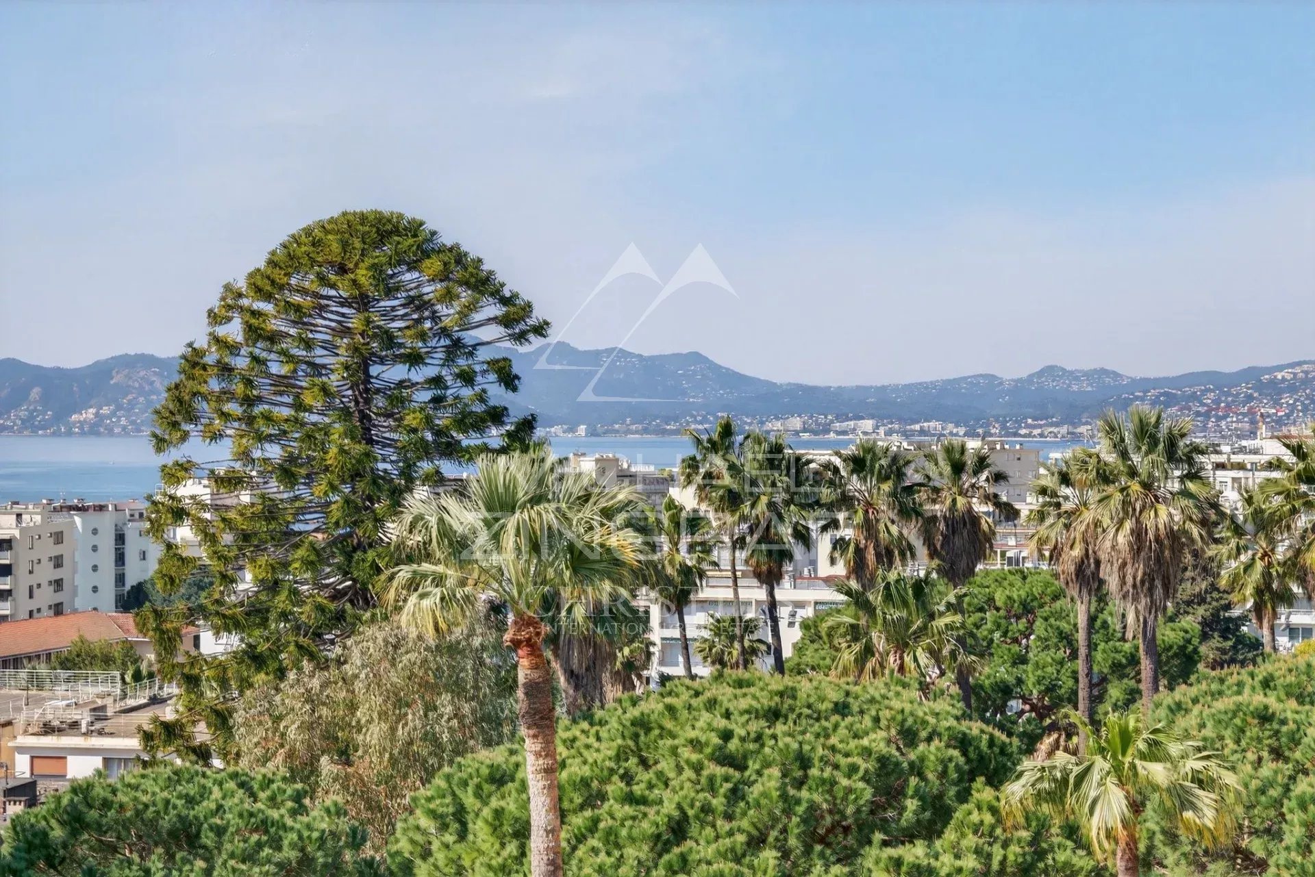 Cannes - Basse Californie - Superbe 3 pièces rénové avec vue mer panoramique