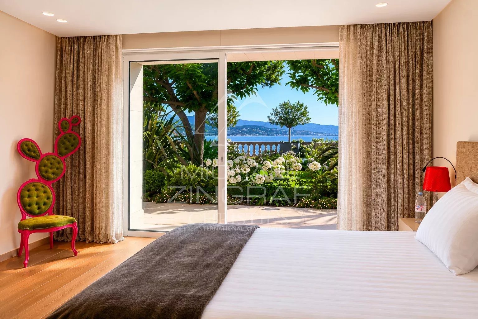 Close to Saint-Tropez - Villa with panoramic sea view
