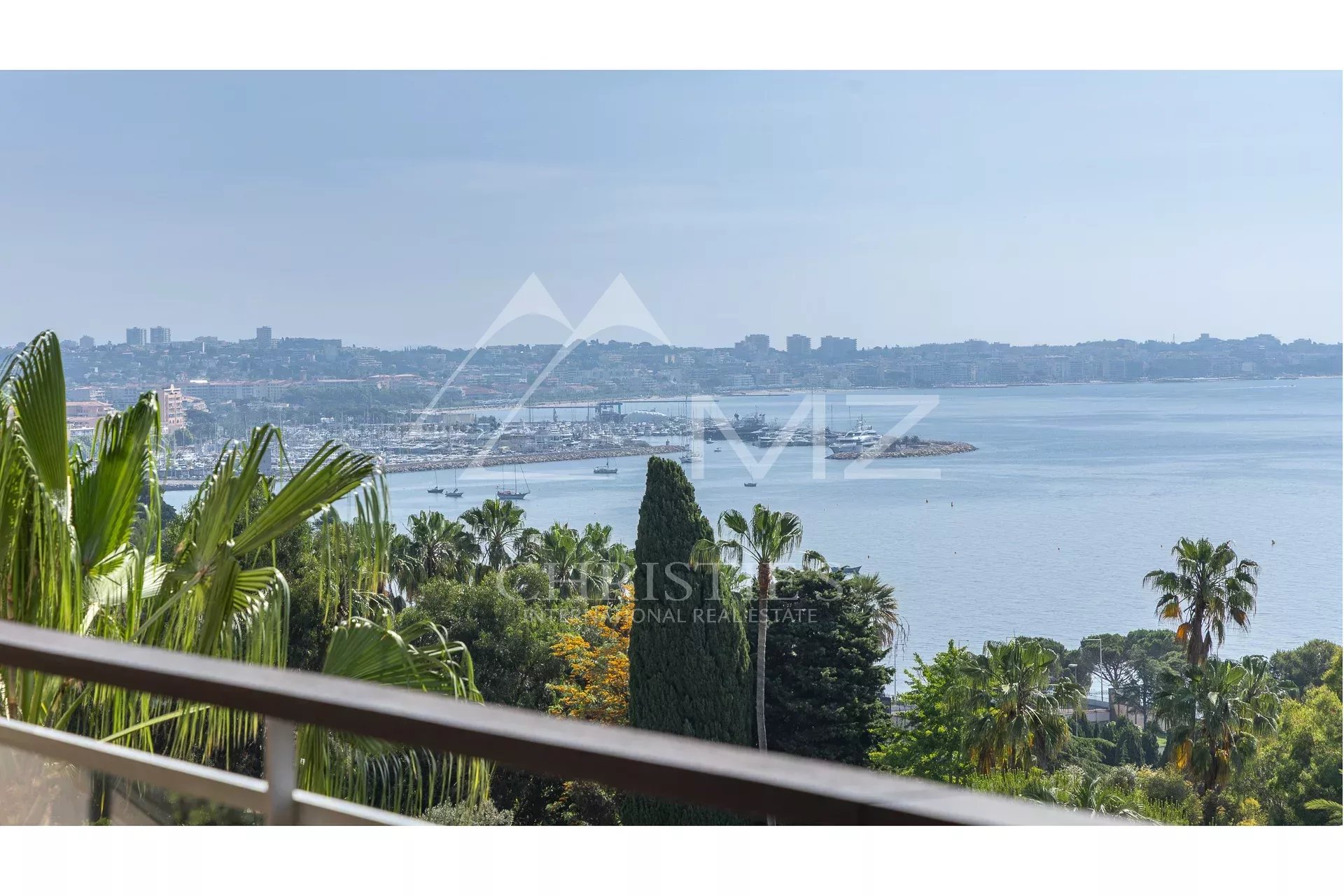 Contemporary corner apartment