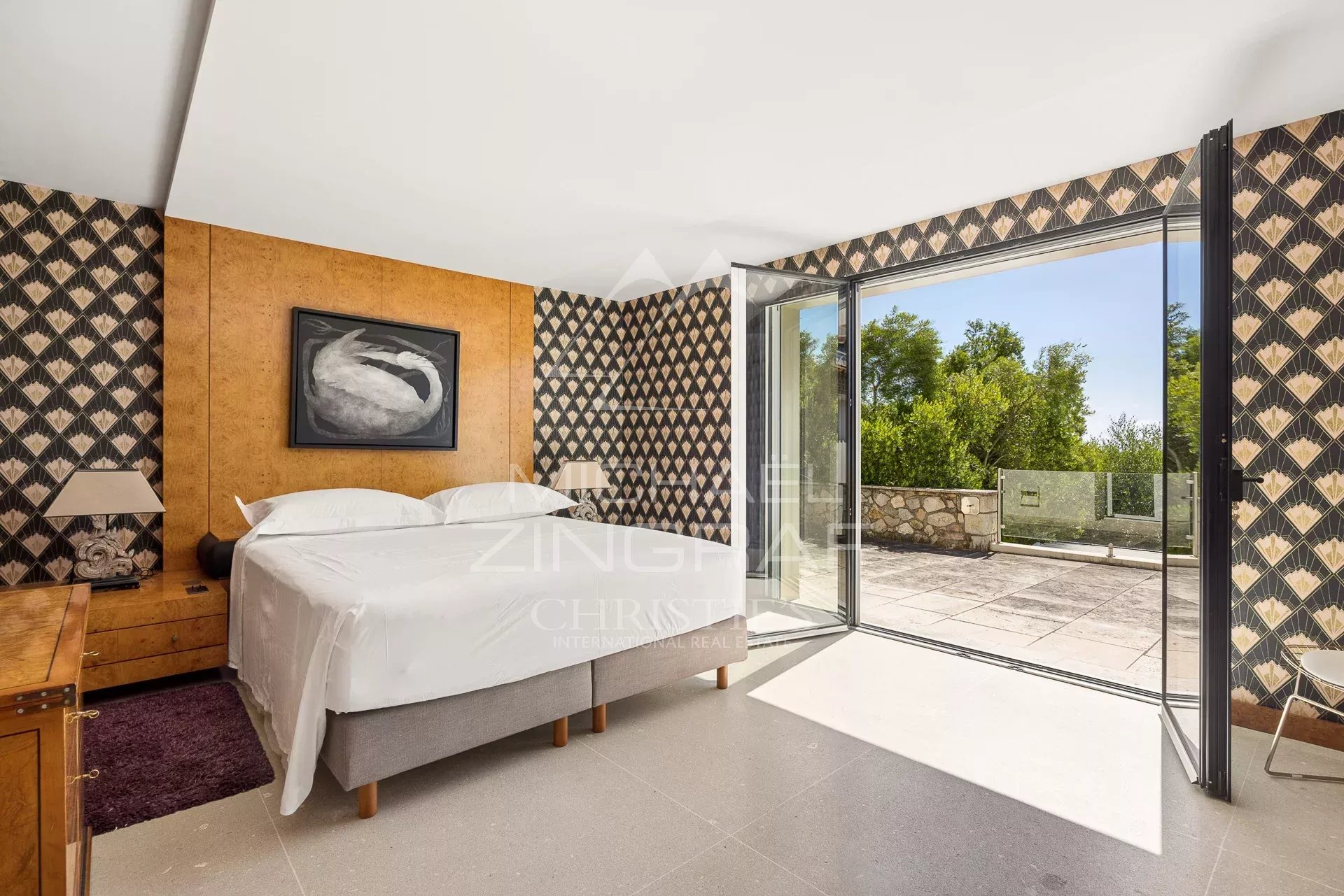 Cannes – Croix-des-Gardes – Architect-designed villa with panoramic sea views