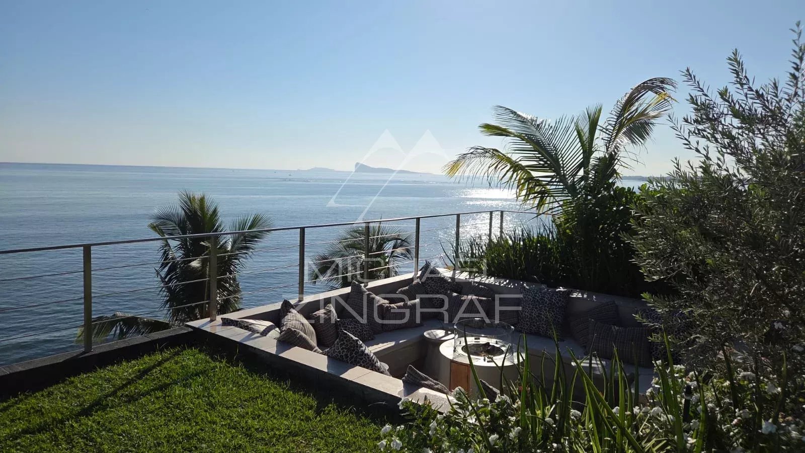 Exceptional Beachfront Penthouse in Pointe Aux canonniers