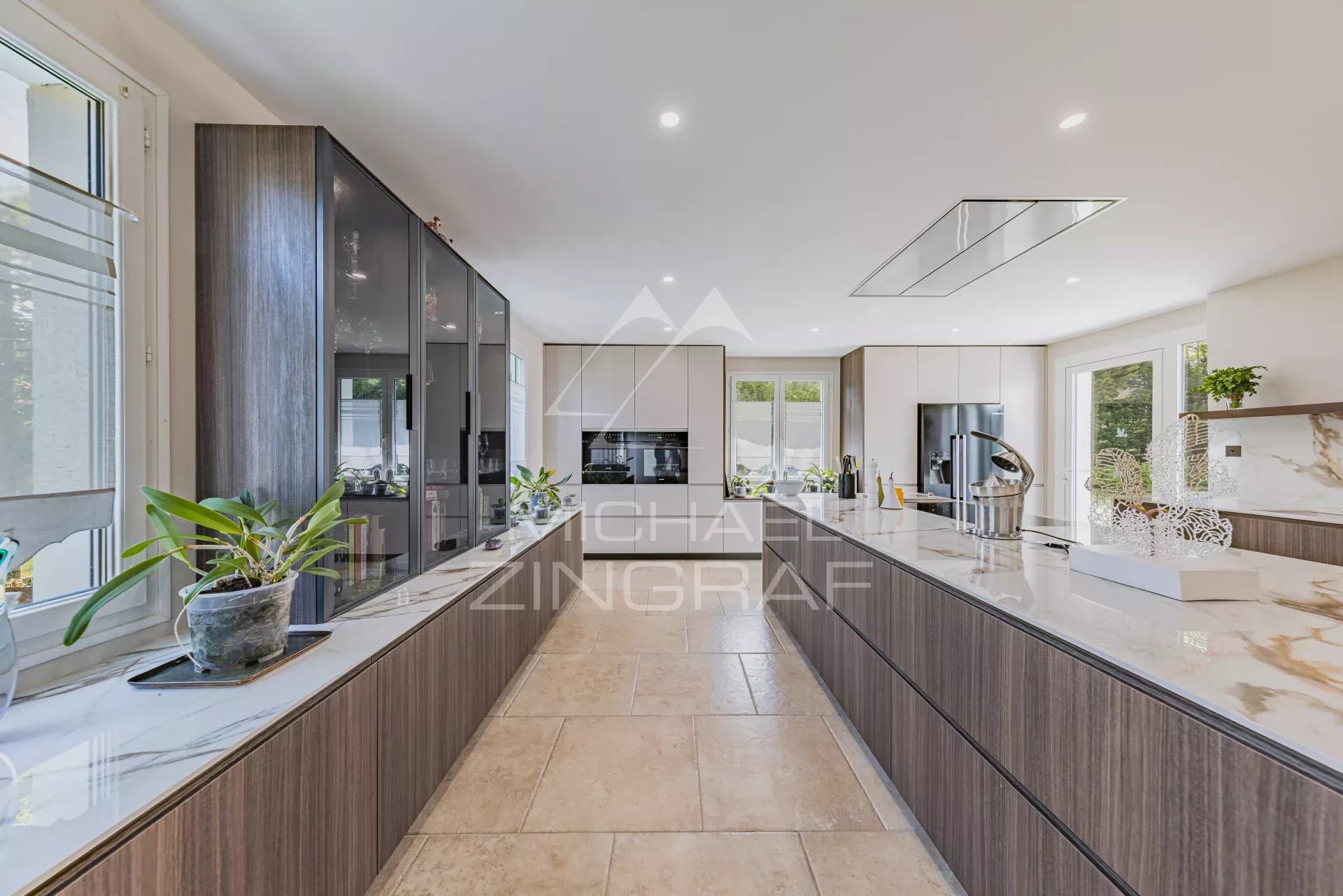 n Mimizan, on the edge of the forest, a unique property