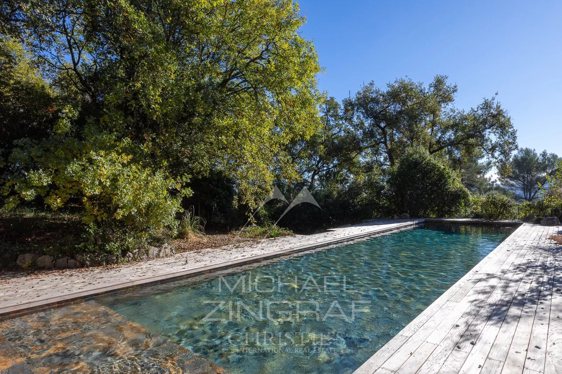 Villa Contemporaine Rénovée au Cœur de l’Arrière-Pays Cannois