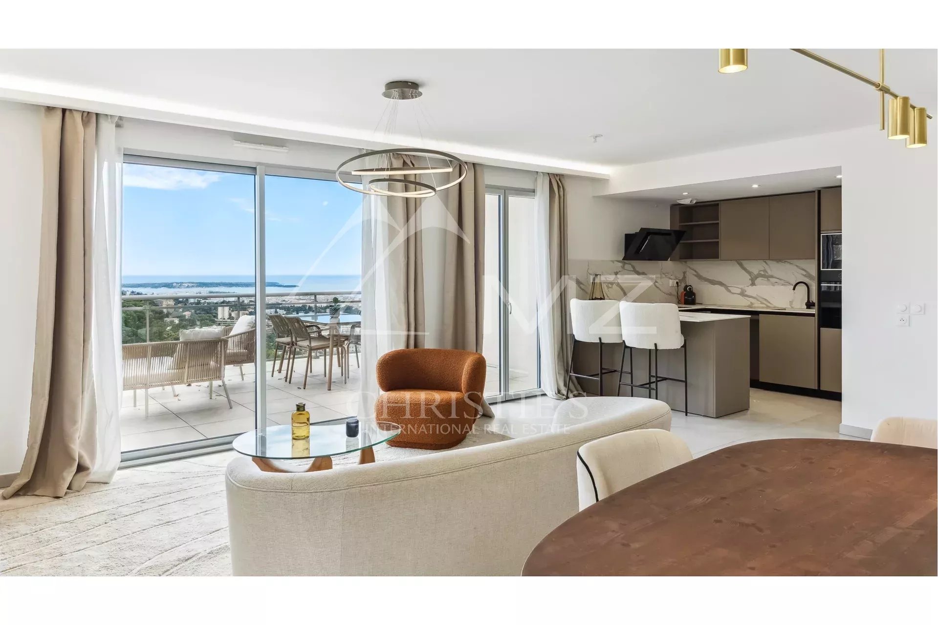 Ideally located, 4 rooms with sea view and islands of Lérins