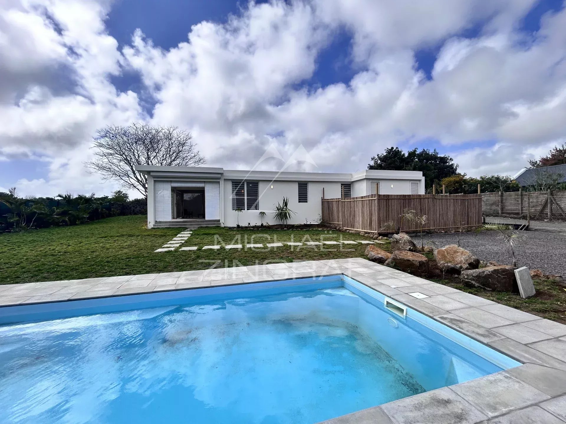 Contemporary Villa in Charmoses