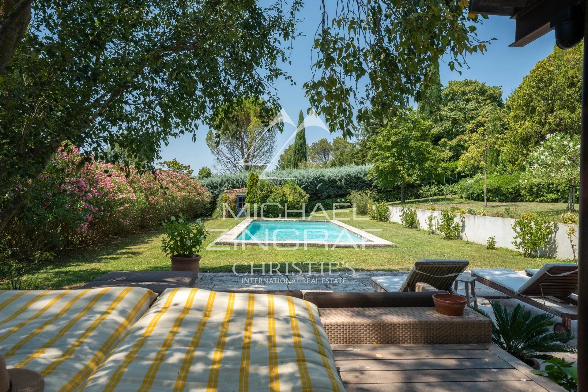 Aix-en-Provence – Anwesen mit Swimmingpool in grüner Umgebung