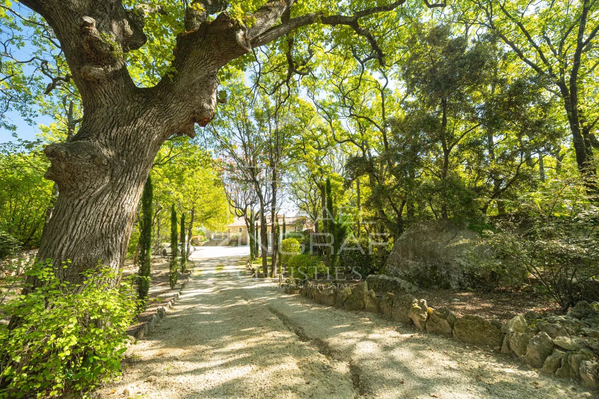 Gordes – Wunderschönes Steinhaus mit Aussicht und Pool, nur wenige Schritte vom Dorfzentrum entfernt