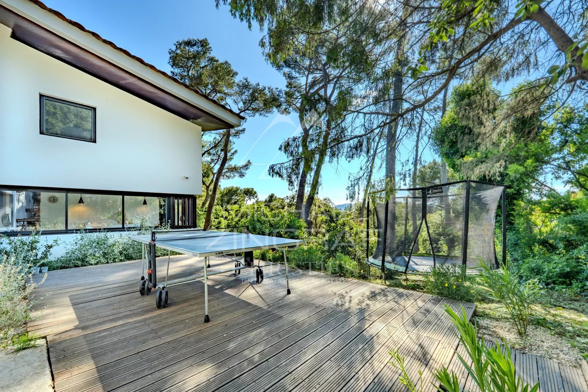 Mougins - Villa d'architecte située dans un domaine privé aux portes de Cannes