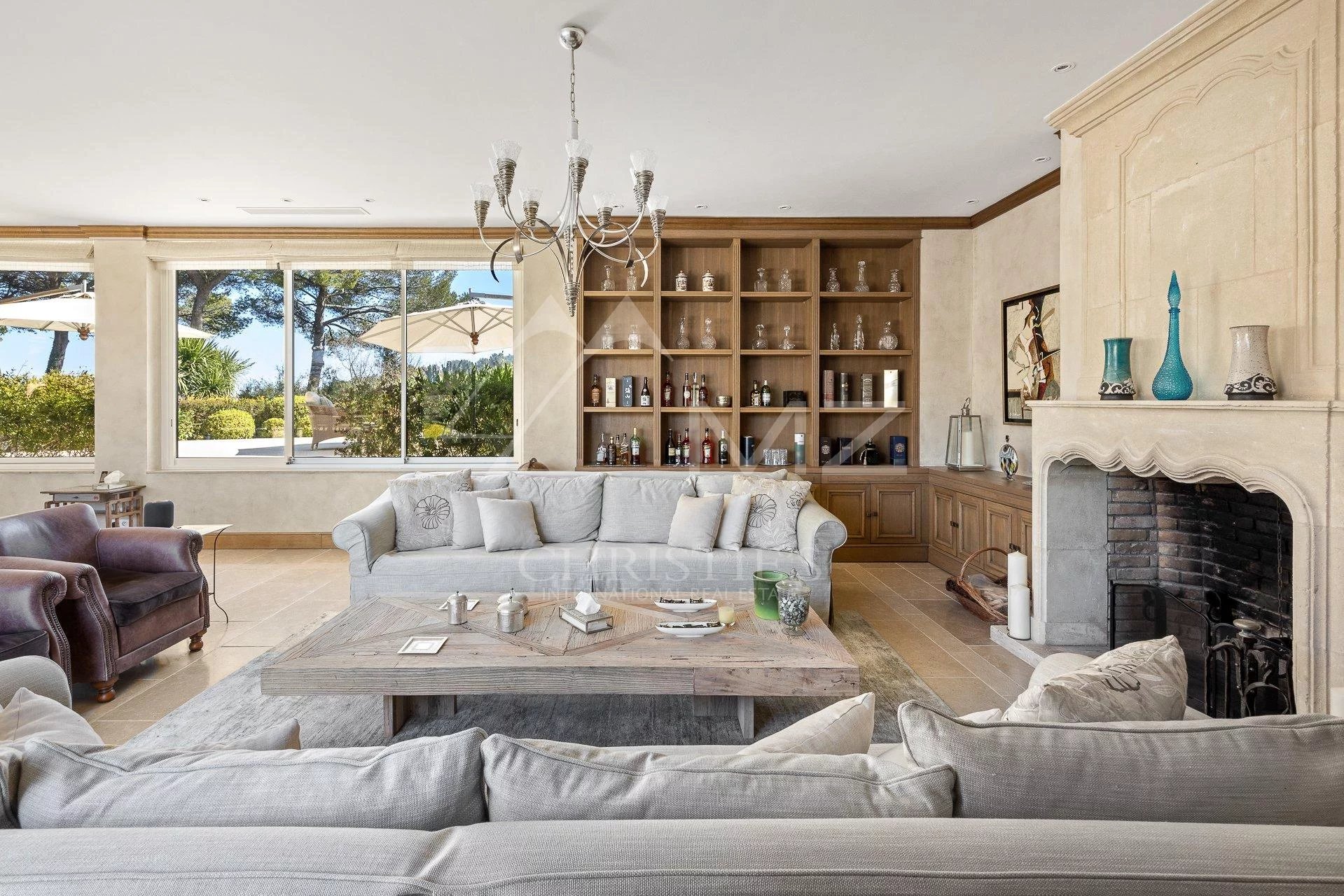 MOUGINS - MAGNIFICENT PROPERTY IN A CLOSED DOMAIN