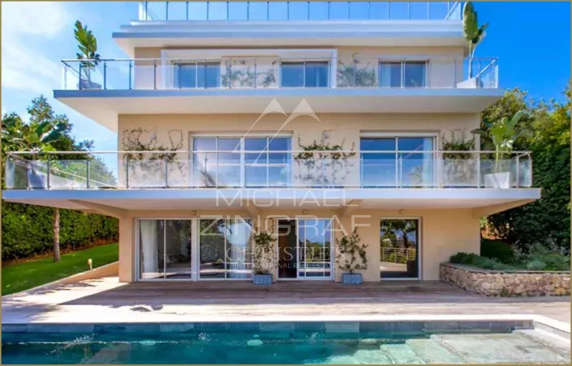 SPLENDID RENOVATED CONTEMPORARY VILLA OF 320 SQM LOCATED IN A PRIVATE ESTATE