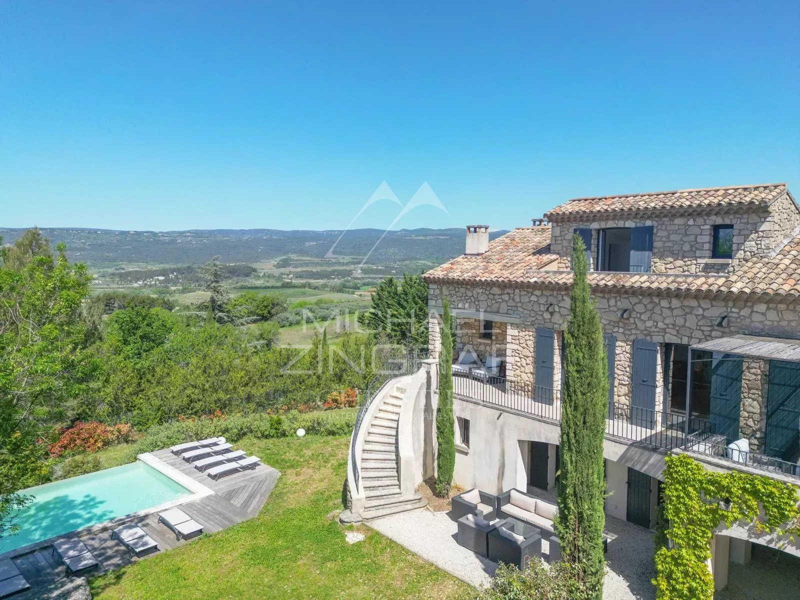 Roussillon - Superbe maison en pierre avec piscine et vues panoramiques exceptionnelles