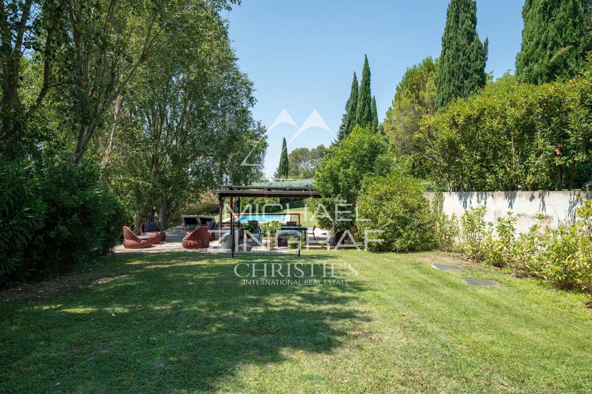 Aix-en-Provence – Anwesen mit Swimmingpool in grüner Umgebung