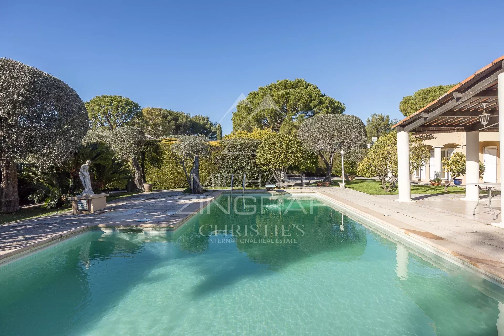 Wunderschöne Villa im neoprovenzalischen Stil in einer privaten Wohnanlage – Le Castellet