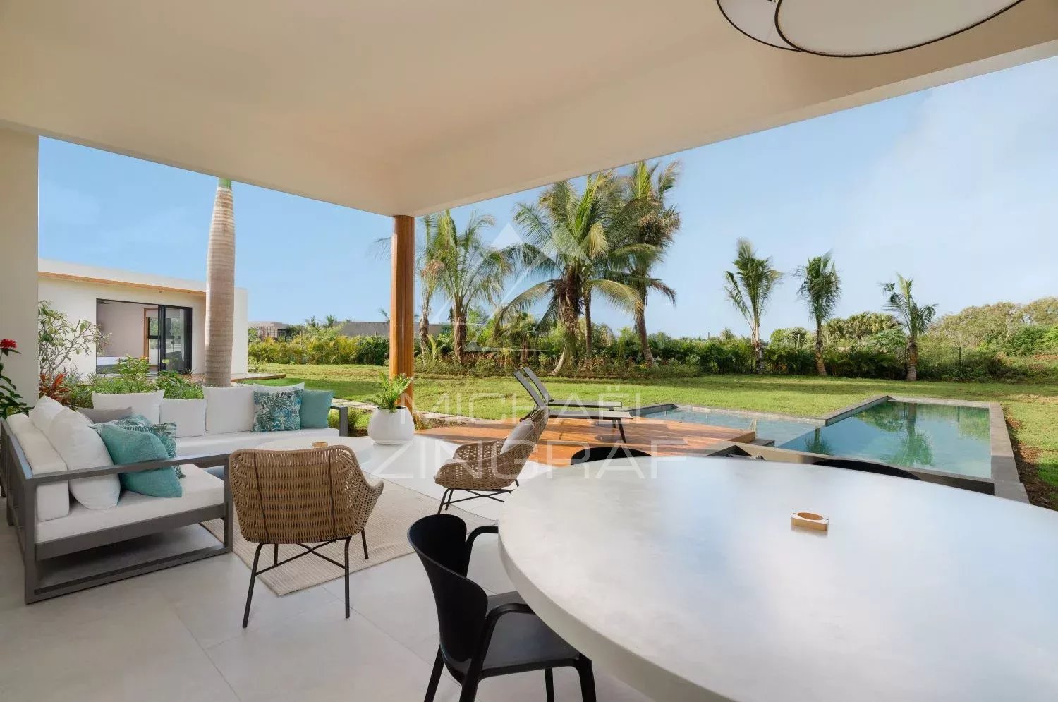 Moderne Villa mit Panoramablick auf den Golfplatz