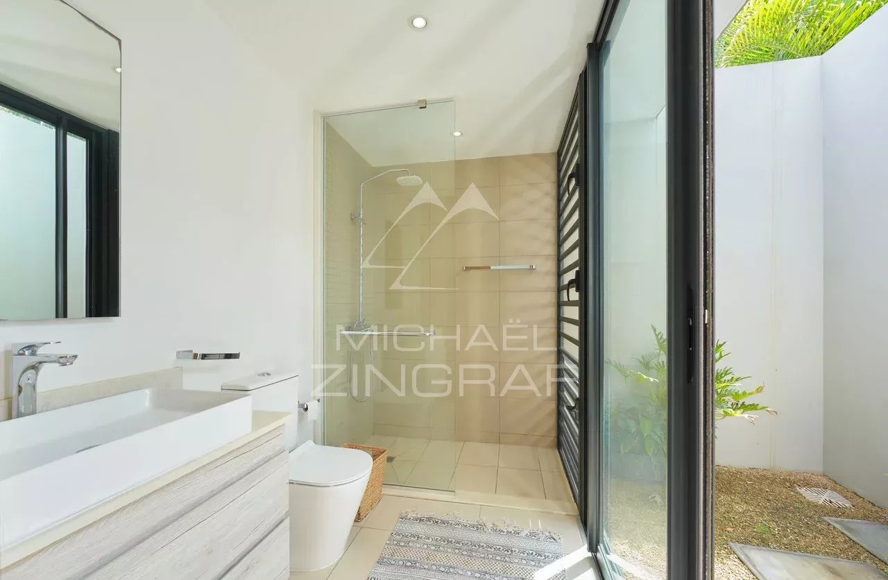 Villa avec piscine dans une résidence sécurisée à Péreybère