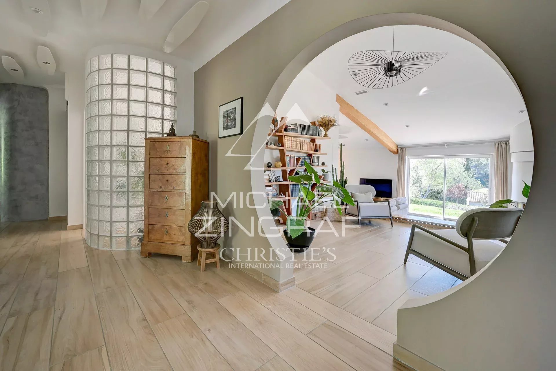 Helles, ruhiges Anwesen