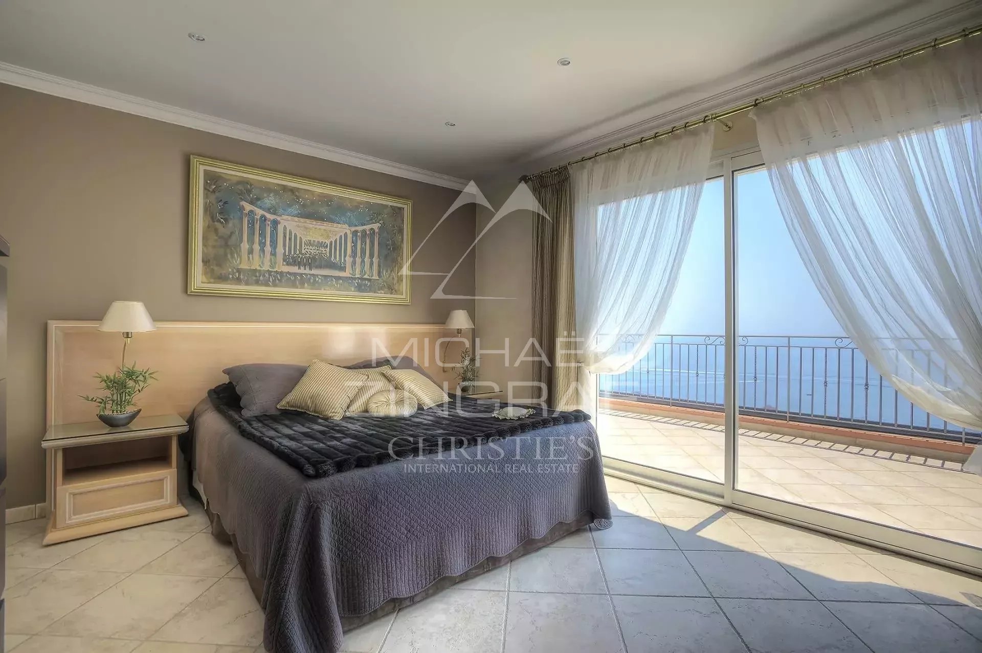 EXKLUSIV IM GEMEINSCHAFTSAUFTRAG – VILLA MIT MEERBLICK ZWISCHEN SAINT-RAPHAËL UND CANNES