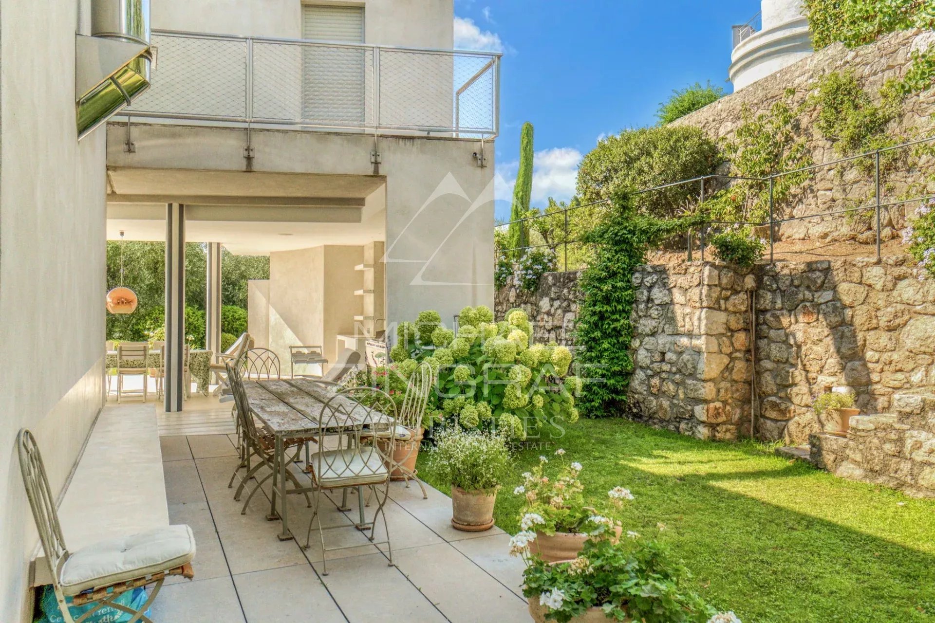 Superbe villa contemporaine avec vue imprenable sur les deux baies