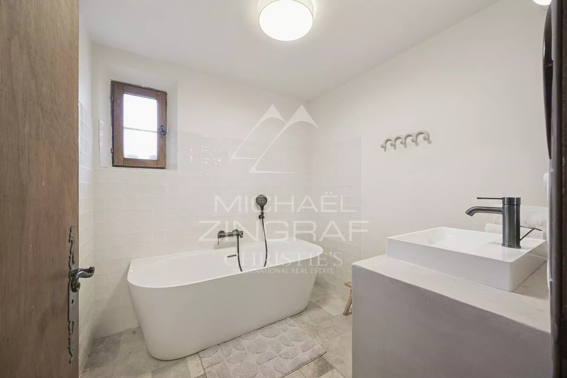 CHARACTER PROPERTY IN THE HEART OF NATURE