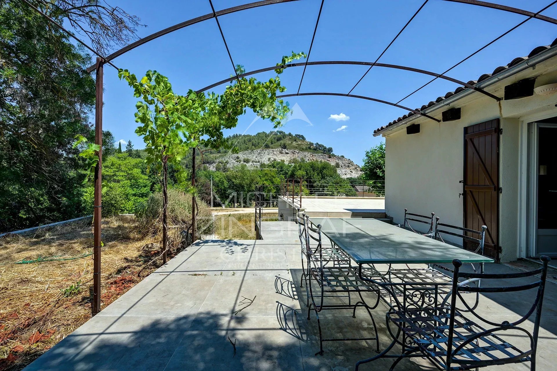Proche Aix-en-Provence, Élégante propriété avec piscine